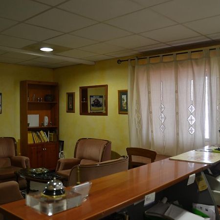 Caces Hostal Al-Qazeres מראה חיצוני תמונה
