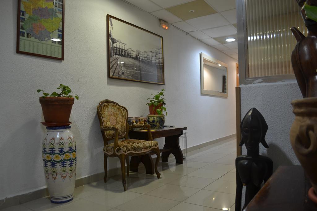 Caces Hostal Al-Qazeres מראה חיצוני תמונה