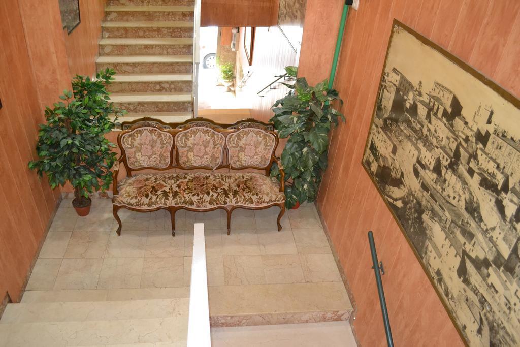 Caces Hostal Al-Qazeres מראה חיצוני תמונה