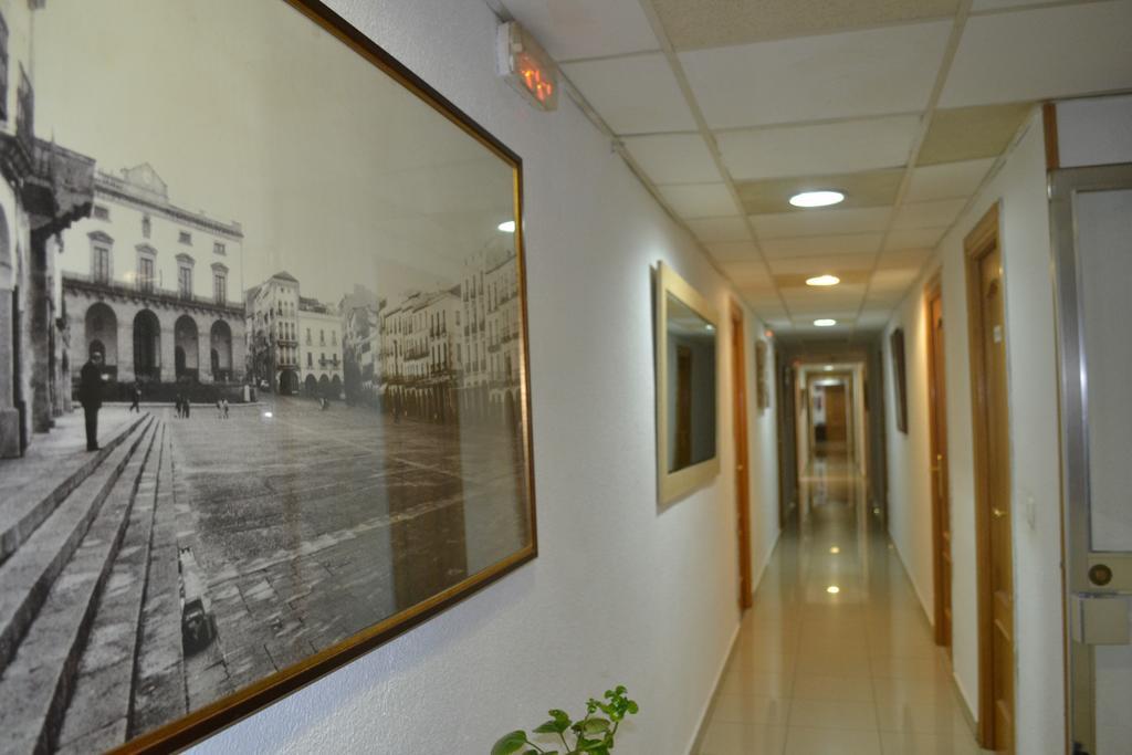 Caces Hostal Al-Qazeres מראה חיצוני תמונה
