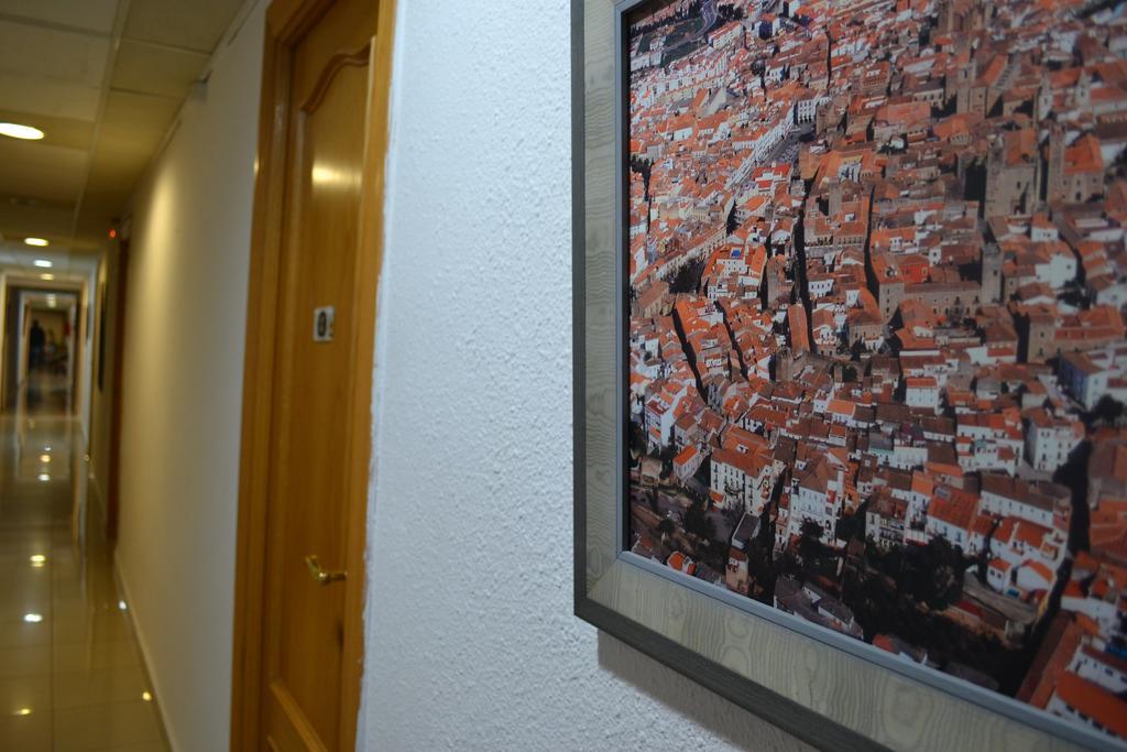 Caces Hostal Al-Qazeres מראה חיצוני תמונה