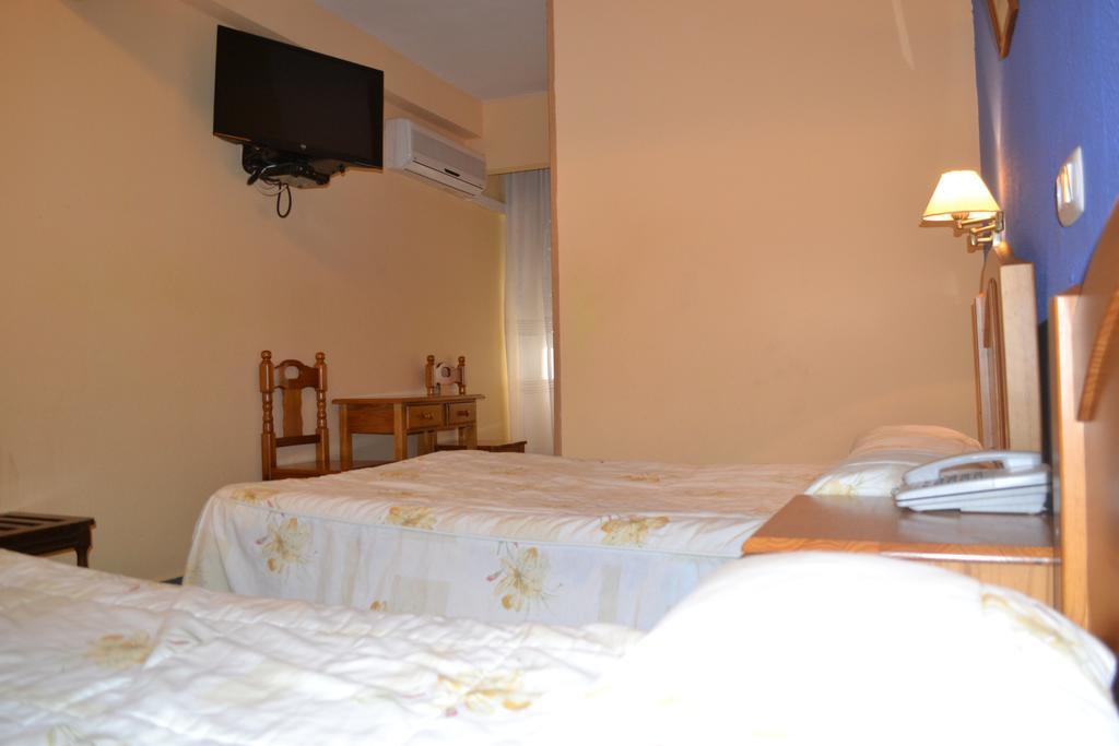 Caces Hostal Al-Qazeres חדר תמונה