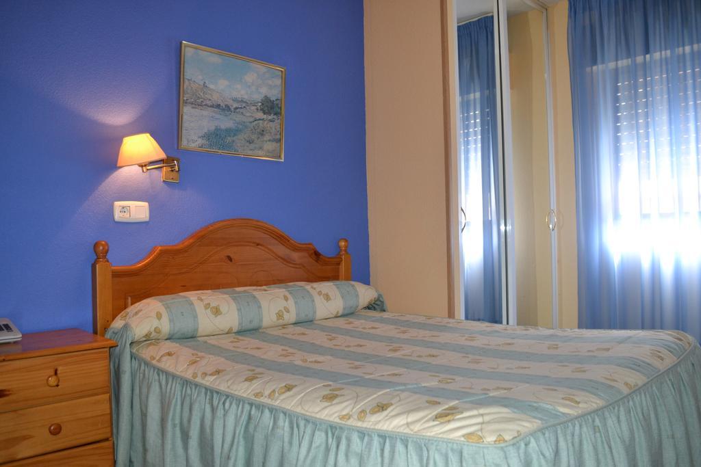 Caces Hostal Al-Qazeres חדר תמונה