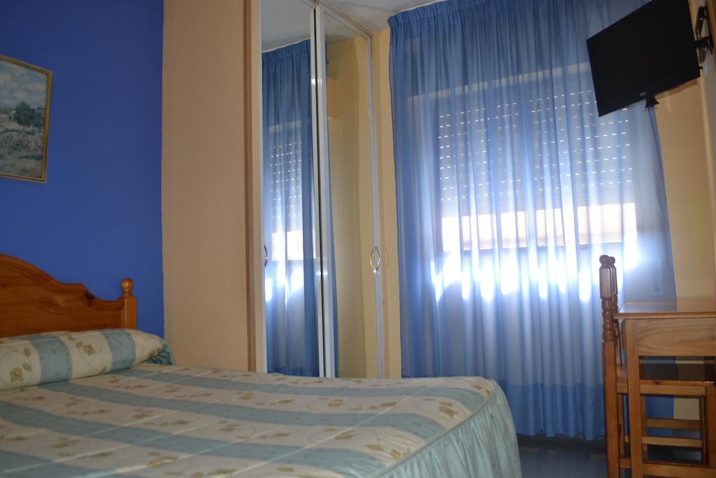 Caces Hostal Al-Qazeres חדר תמונה