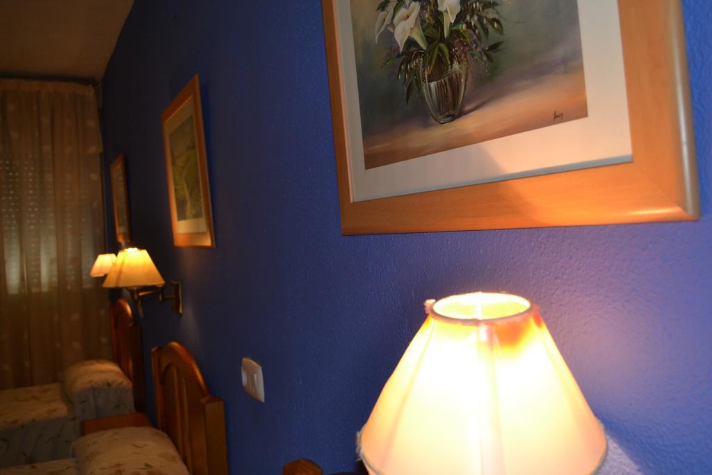 Caces Hostal Al-Qazeres מראה חיצוני תמונה