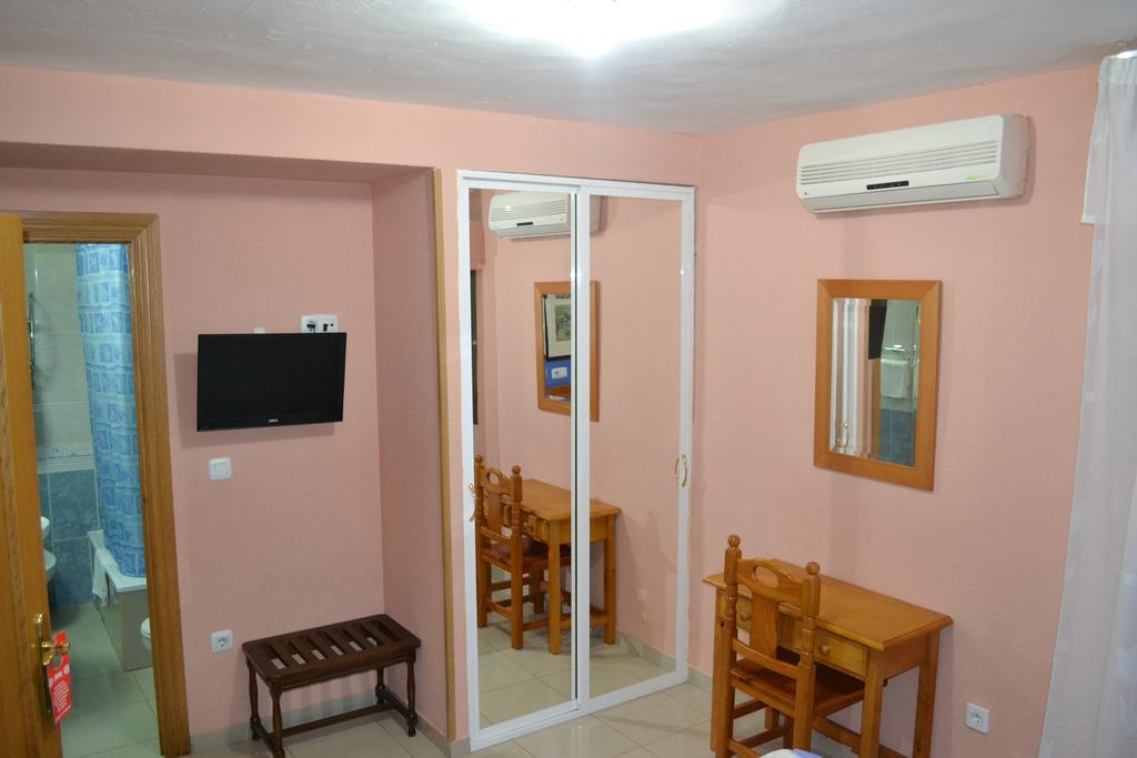 Caces Hostal Al-Qazeres חדר תמונה
