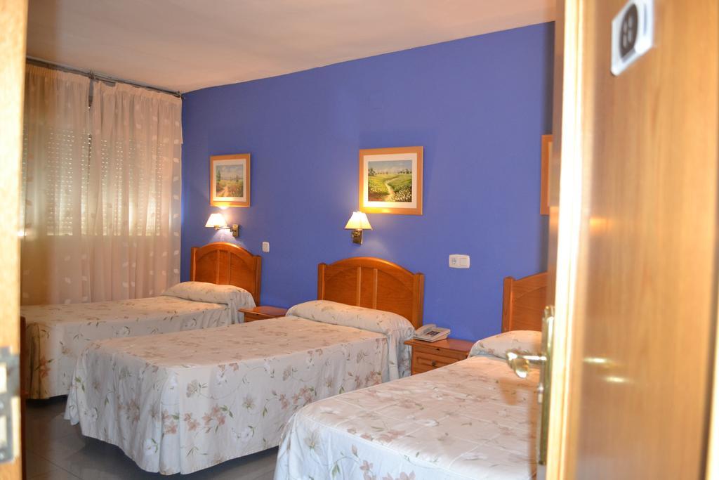 Caces Hostal Al-Qazeres חדר תמונה