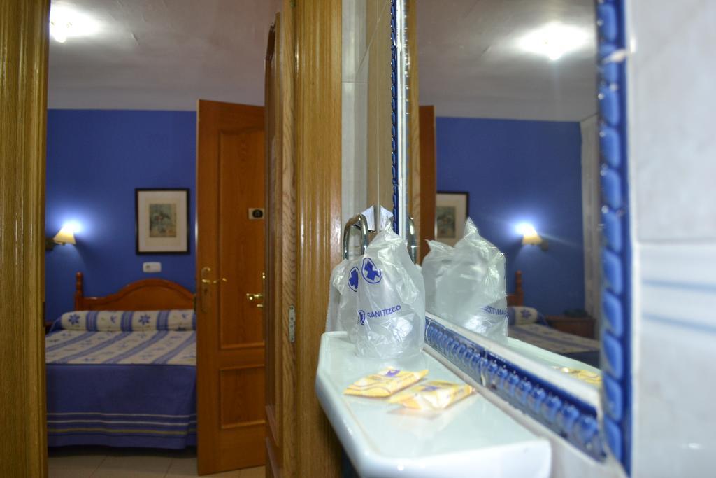 Caces Hostal Al-Qazeres מראה חיצוני תמונה