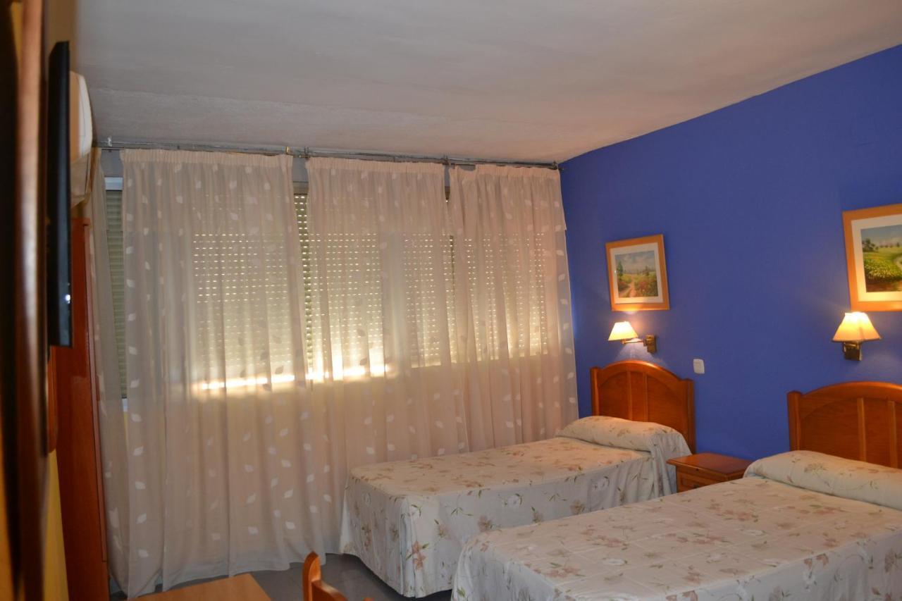 Caces Hostal Al-Qazeres מראה חיצוני תמונה