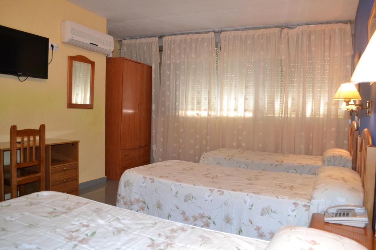 Caces Hostal Al-Qazeres מראה חיצוני תמונה